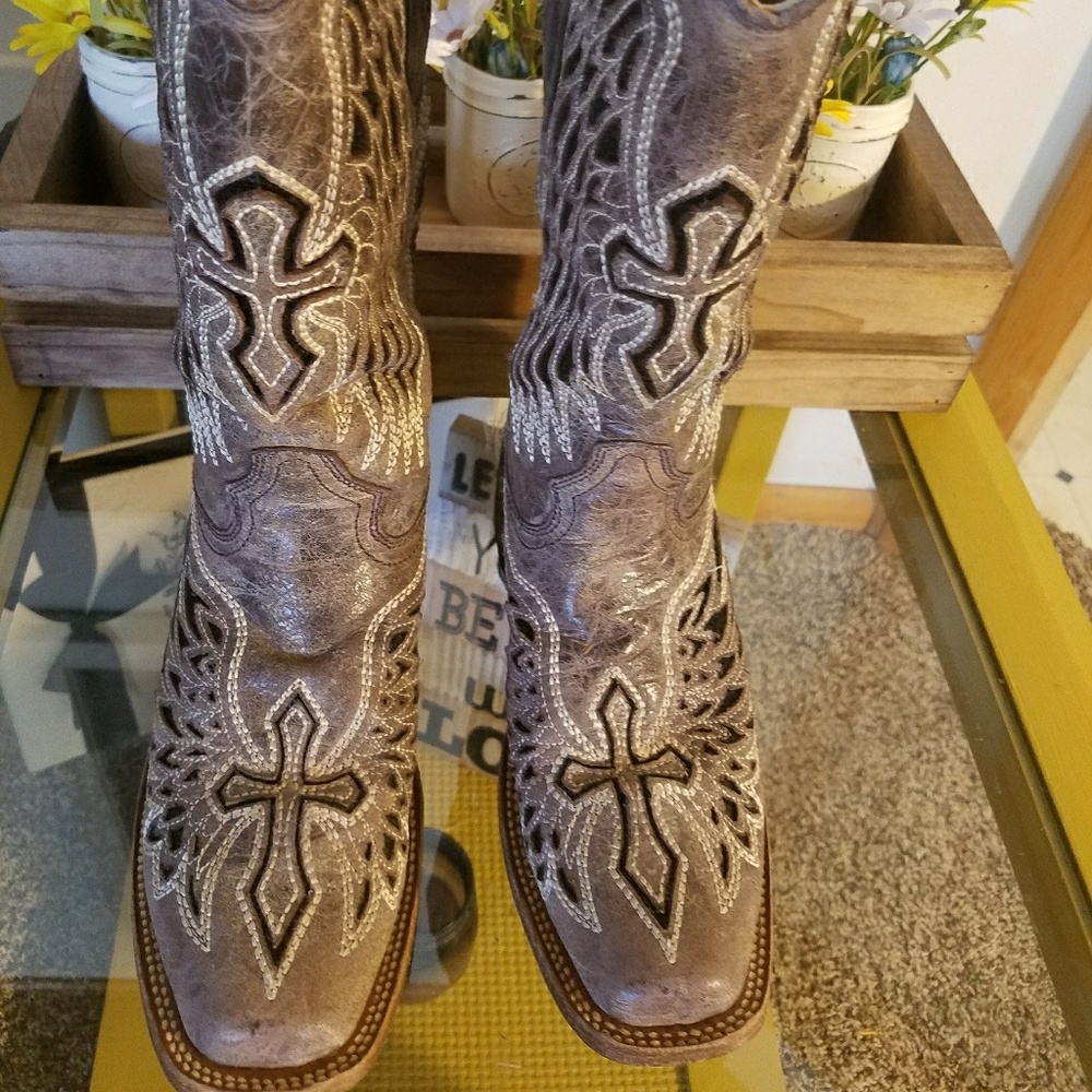 Corral boots